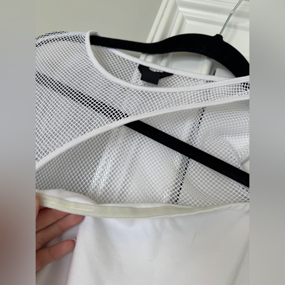 h:ours White Asymmetrical Mesh Sleeve Bodysuit - Picture 6 of 10